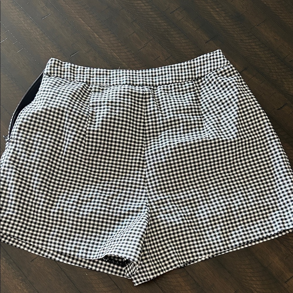 En Creme Black and White Gingham Women's Shorts